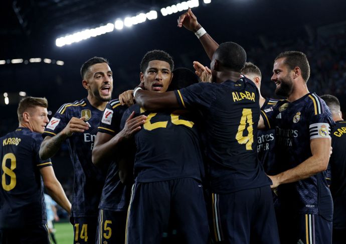 שחקני ריאל מדריד חוגגים עם ג'וד בלינגהאם