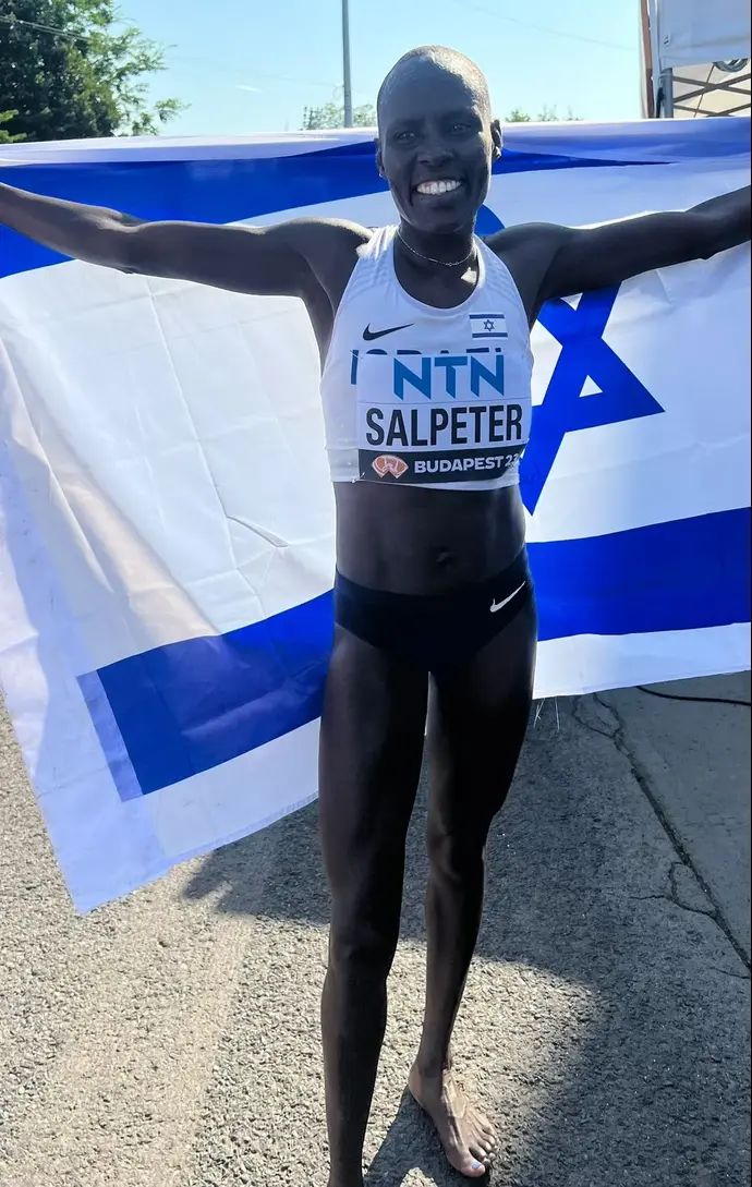 לונה צ'מטאי סלפטר אחרי מרתון אליפות העולם