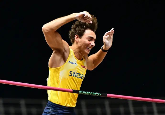 ארמנד דופלנטיס קופץ במוט שבדי