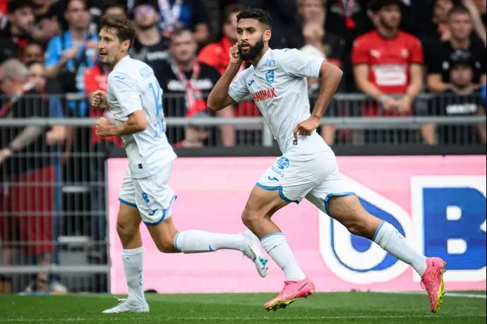 נביל עליווי שחקן לה האבר חוגג שער