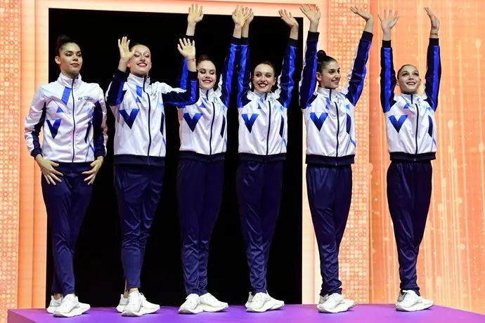 נבחרת ישראל בהתעמלות אומנותית עם מדליות זהב באליפות העולם על התרגיל המשולב