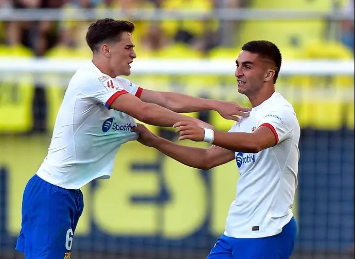 פראן טורס (מימין) עם גאבי שחקני ברצלונה חוגגים