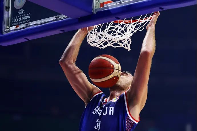 שחקן נבחרת סרביה ניקולה מיליוטינוב