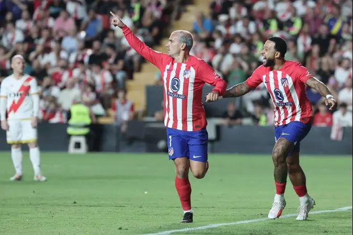 אנטואן גריזמן לצד ממפיס דפאי אתלטיקו מדריד