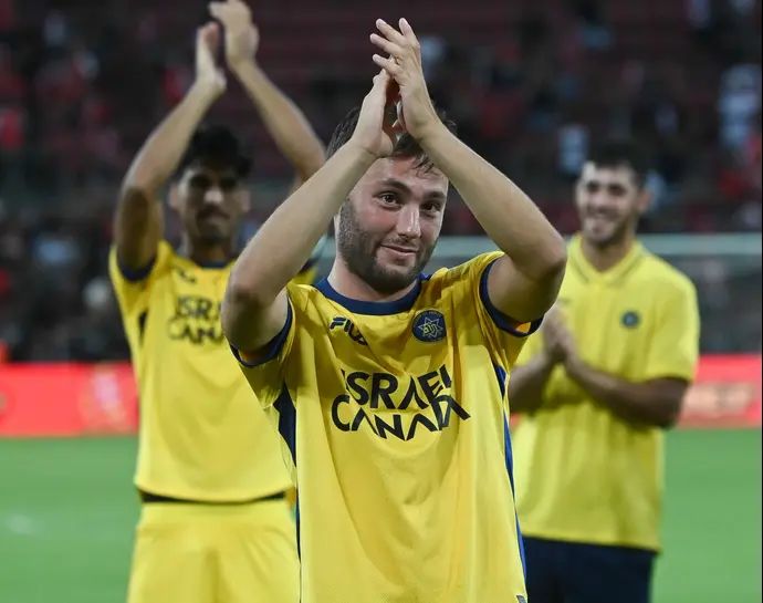 שחקן מכבי תל אביב, יוריס ואן אובריים