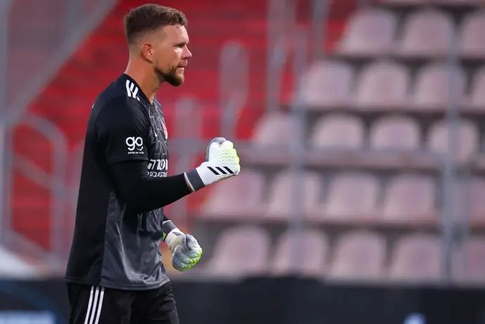 שוער הפועל תל אביב אמיליוס זובאס