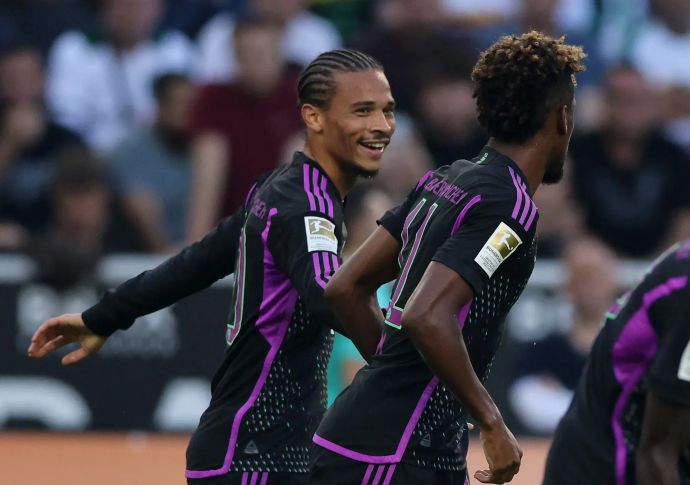 לירוי סאנה חוגג עם שחקני באיירן מינכן