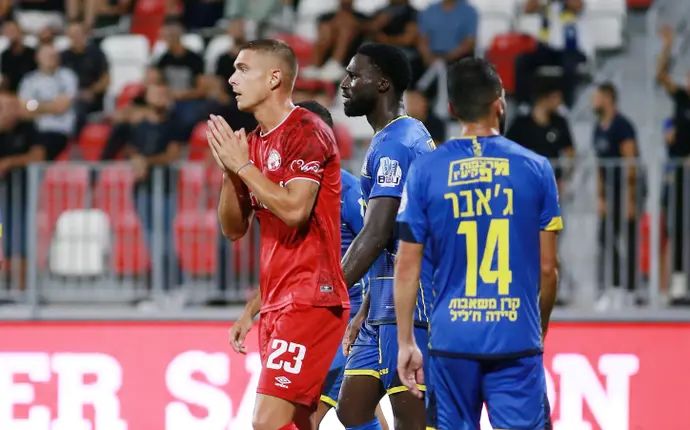 כריסטופר פטרסון הפועל באר שבע לצד סמביניה מכבי בני ריינה