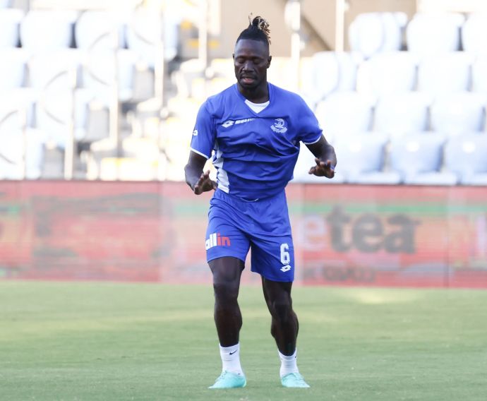 ג'ימי אלכסיס שחקן הפועל פתח תקוה בחימום