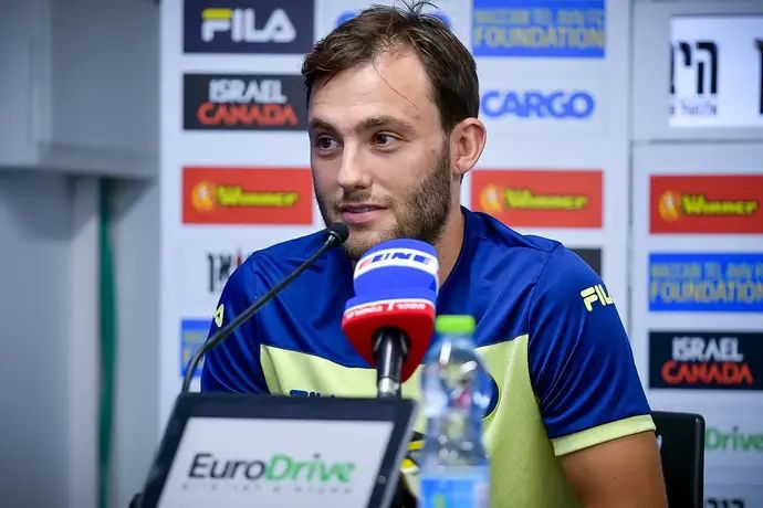 שחקן מכבי תל אביב יוריס ואן אובריים