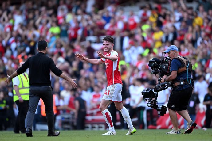 דקלן רייס חוגג יחד עם מיקל ארטטה מאמן ארסנל