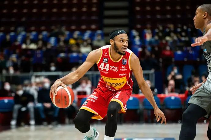 וינסנט סנפורד במדי פזארו