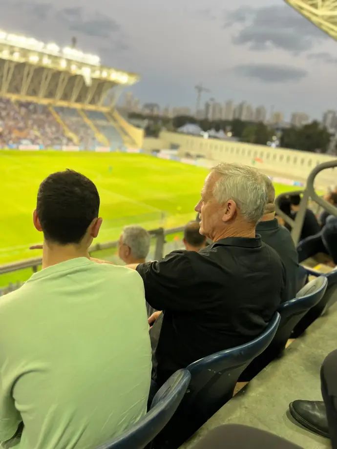 בני גנץ במשחק של הפועל פתח תקווה מול בני סכנין