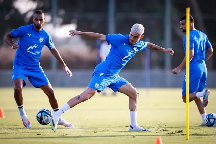 סתיו למקין באימון נבחרת ישראל