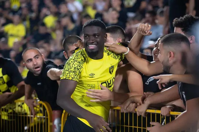 מיירון ג'ורג' שחקן בית