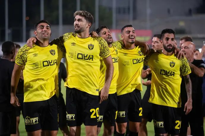 שחקני בית"ר ירושלים חוגגים