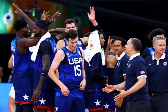 נבחרת ארצות הברית חוגגת ניצחון