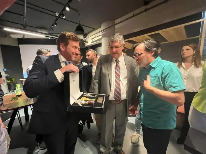 אלחנדרו דומינגז סגן נשיא פיפא גיימי גרברסקי ואייל אורן