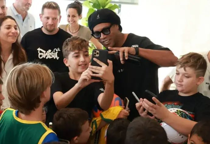 רונאלדיניו במשרדי פפאיה