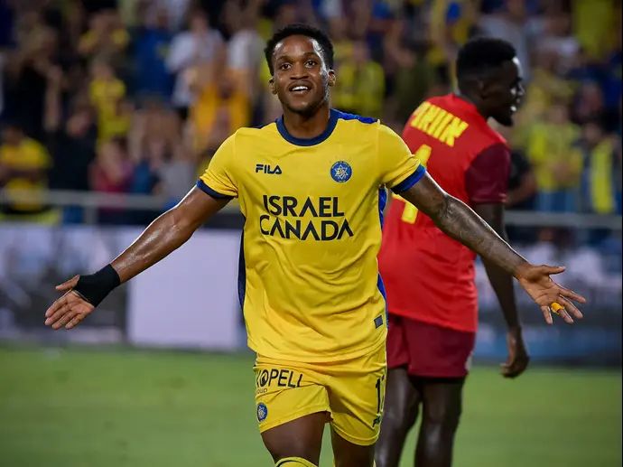 מילסון שחקן מכבי תל אביב חוגג שער