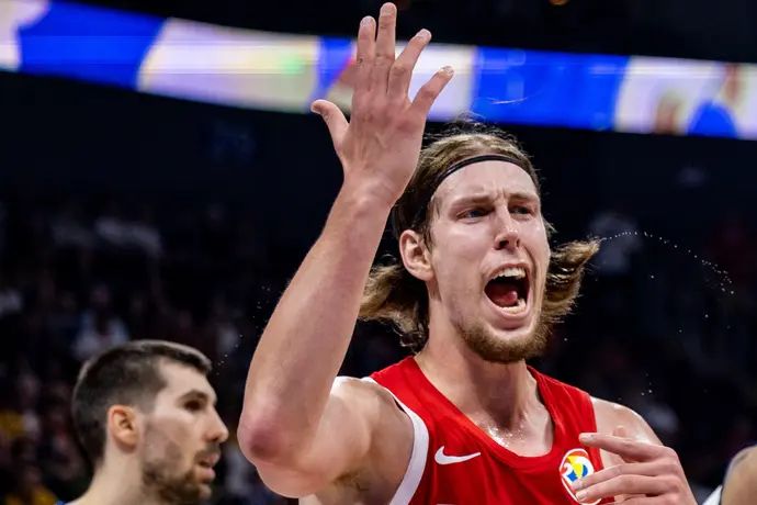 קלי אוליניק, שחקן נבחרת קנדה