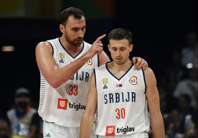 שחקני נבחרת סרביה ניקולה מילוטינוב, אלכסה אברמוביץ'