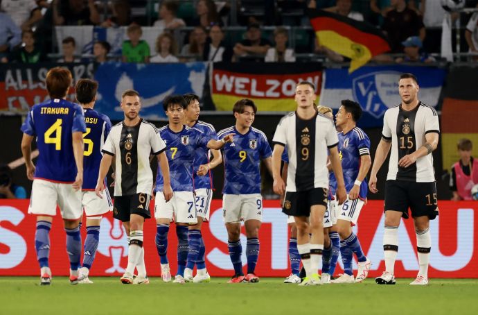 שחקני נבחרת יפן חוגגים, שחקני נבחרת גרמניה מאוכזבים