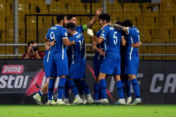 שחקני נבחרת יוון חוגגים