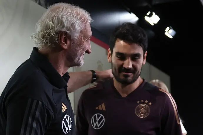 רודי פלר עם קפטן נבחרת גרמניה אילקאי גונדואן