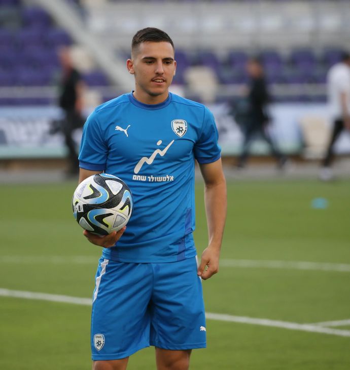 אוסקר גלוך באימון נבחרת ישראל