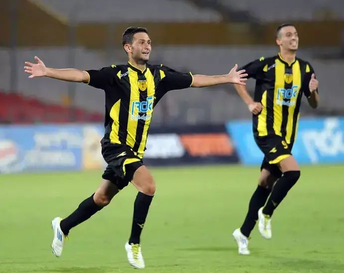 שחקן בית"ר ירושלים אביתר ברוכיאן חוגג שער