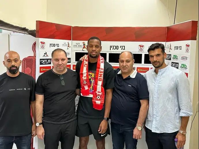 ראנג'לו יאנגה מוצג כשחקן בני סכנין