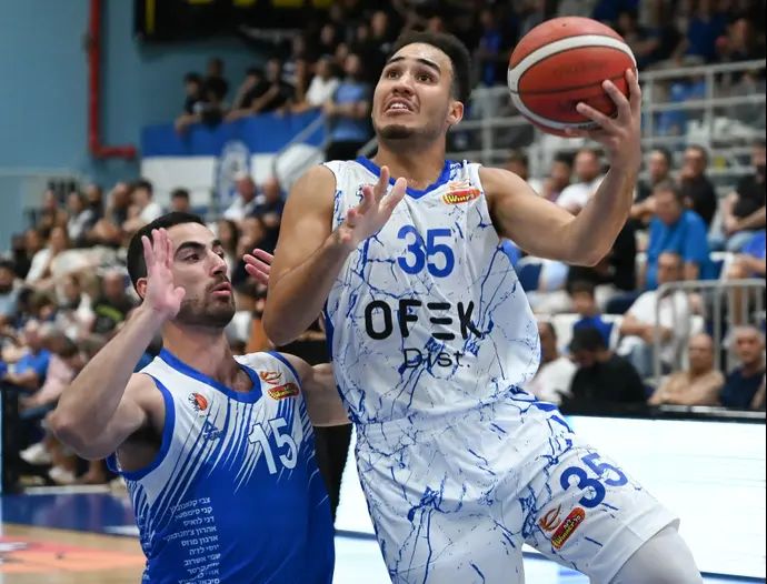 איתן בורג, שחקן בני הרצליה