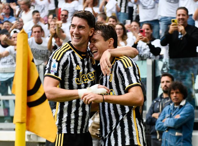 פדריקו קייזה עם דושאן ולאחוביץ' שחקני יובנטוס חוגגים