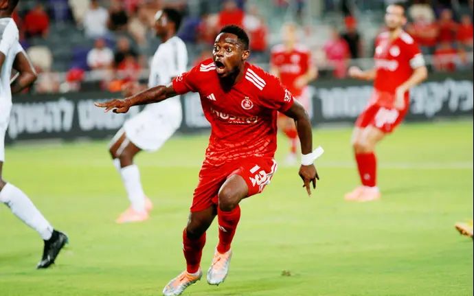 שחקן הפועל תל אביב מאוויס צ'יבוטה