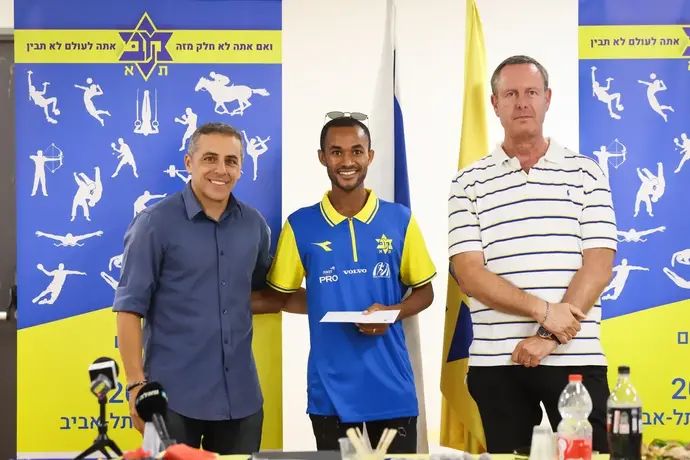 יו"ר מכבי תל אביב דורון שיטרוק עם מארו טפרי