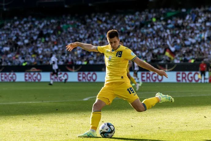 אולכסנדר פיחאליונוק שחקן נבחרת אוקראינה