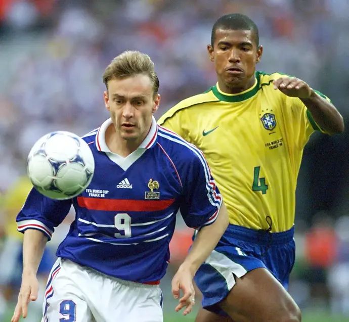 גמר מונדיאל 1998, סטפן גיבארש מנבחרת צרפת מול ג'וניור באיאנו מנבחרת ברזיל