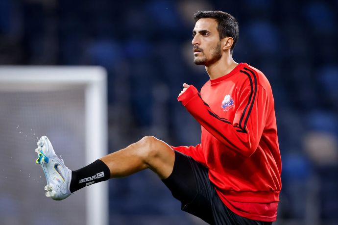 חאתם עבד אלחמיד שחקן הפועל חיפה בחימום