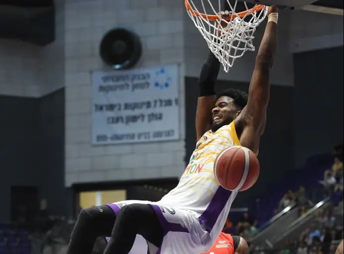 שון דאוסון הפועל חולון