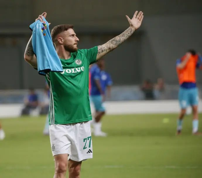 פייר קורנו שחקן מכבי חיפה בחימום