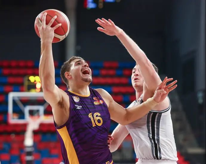 שחקן הפועל חולון יותם חנוכי