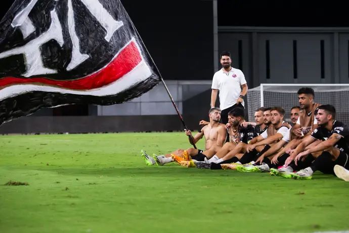 שחקני הפועל חיפה חוגגים