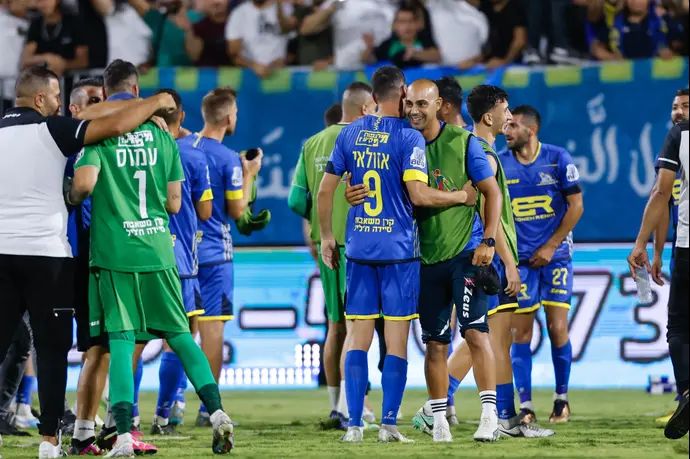 שחקני בני ריינה חוגגים