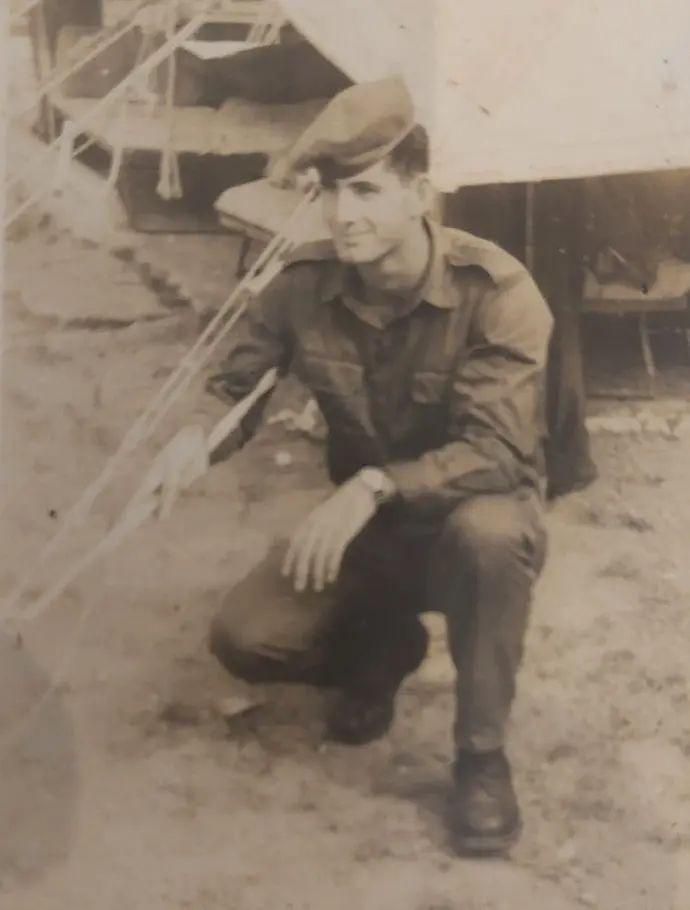 שעיה שווגר במדים