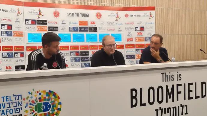 מייקל ולקאניס מאמן הפועל תל אביב עם הבעלים דייויד מינצברג