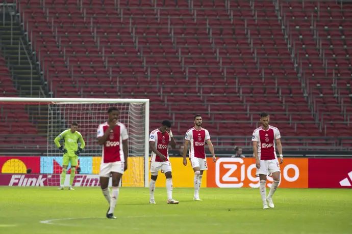 שחקני אייאקס מושפלים על ידי פיינורד במשחק ללא קהל