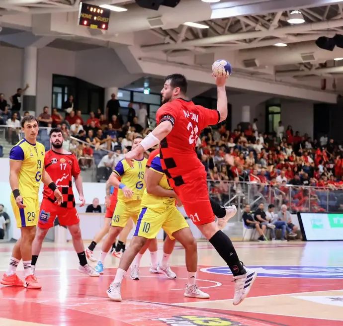 שי נתן מהפועל ראשון לציון מול הגנת מכבי ראשון לציון