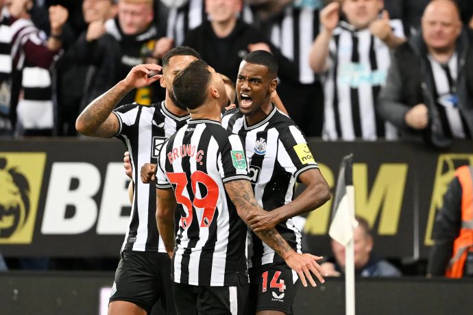 אלכסנדר איסק ניוקאסל חוגג