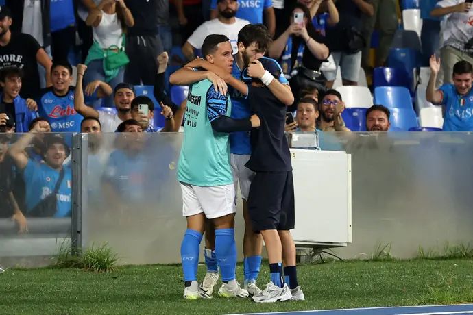 חביצ'ה קברצחליה חוגג שער לזכות נאפולי